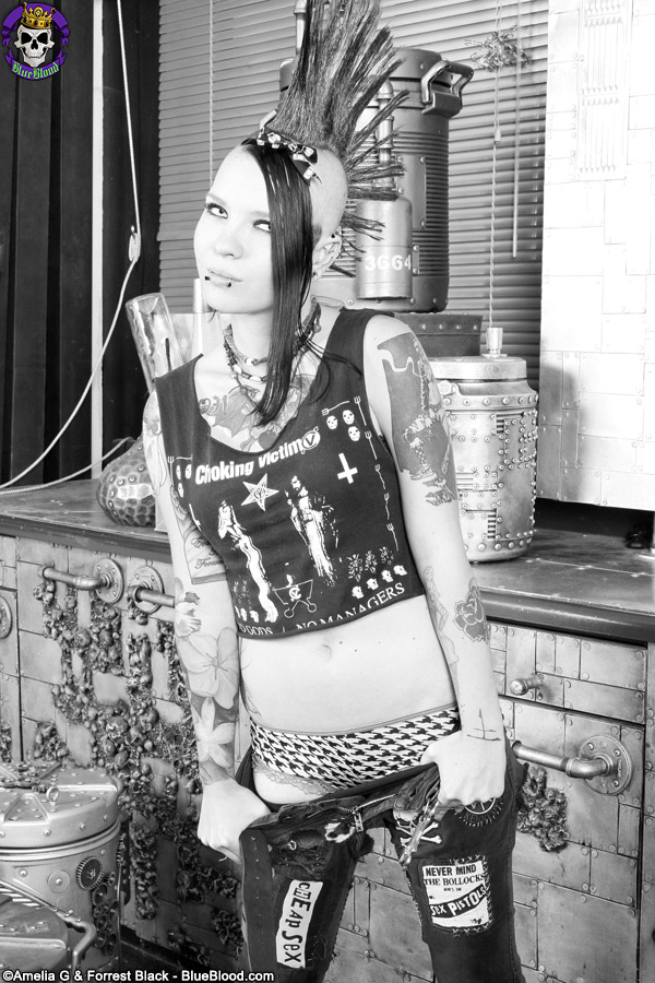 tara toxic punk girl