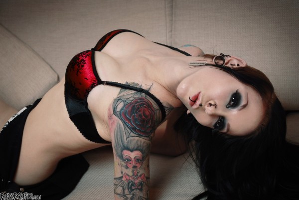 Razor Candi on RazorCandi.com Razor Candi on RazorCandi.com