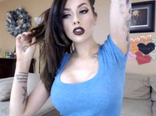 vera-baby-black-lipstick-cam